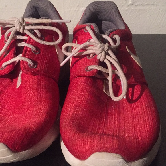 Red Nike - Picture 4 of 4